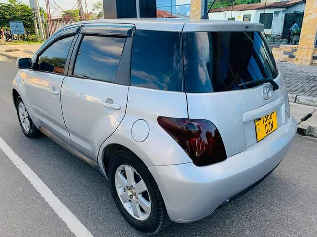 A picture of TOYOTA IST NAMBA C PIGA 255 714 550 592