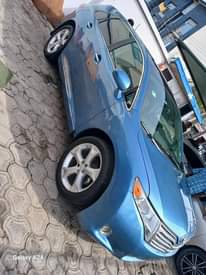 A picture of Toyota Venza 2010. Panoramic roof. Thumb start. Leather interior. V6