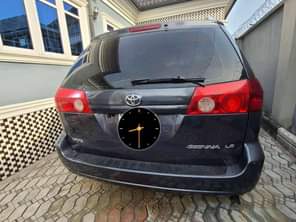 A picture of Toks standard 2006 XLE sienna with android screen buy and