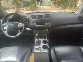 A picture of Extremely clean 2012 Toyota highlander 3 months used ac engine