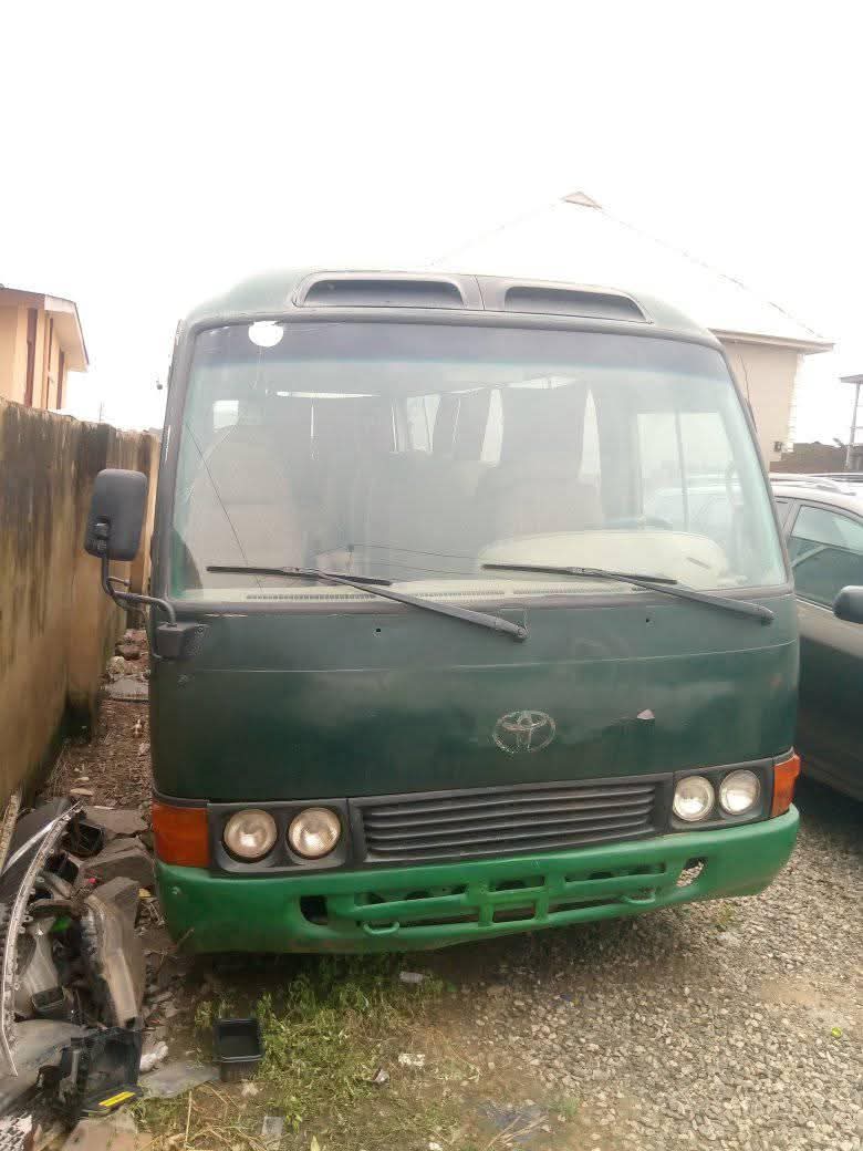 A picture of 1998 Toyota coaster 99