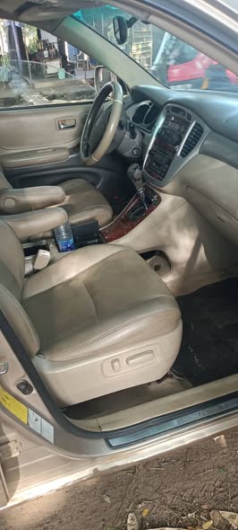 A picture of Toyota Highlander 05 limited edition tokubo standard buy and drive