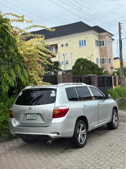 A picture of 2009 Toyota Highlander thumb start 7 700 000
