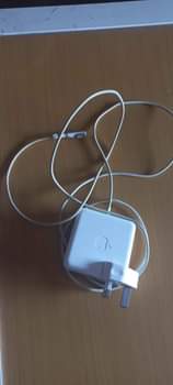 A picture of Macbook adapter 85W