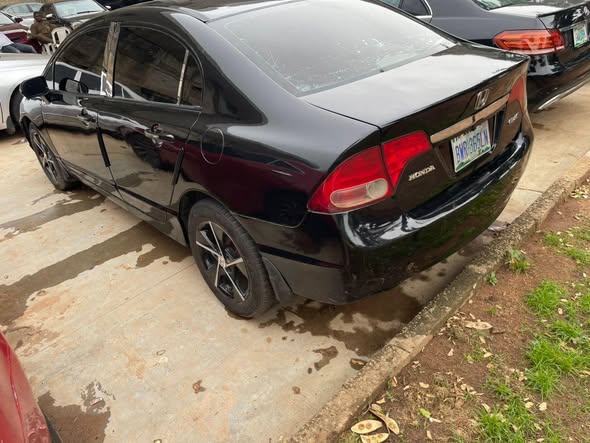A picture of NGN3 700 000 Honda Civic Irobot 08 MODEL