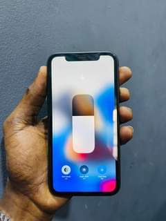 A picture of Iphone 11 Gb64 bei 670000tsh Battery 80 Face ID True