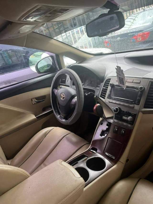 A picture of 2011 Toyota Venza Sedan