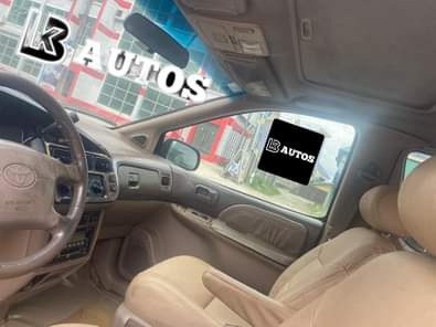 A picture of KB AUTOs Toyota Sienna XLE 2000 model Properly used and