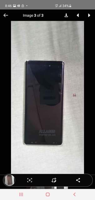 A picture of Samsung note 8