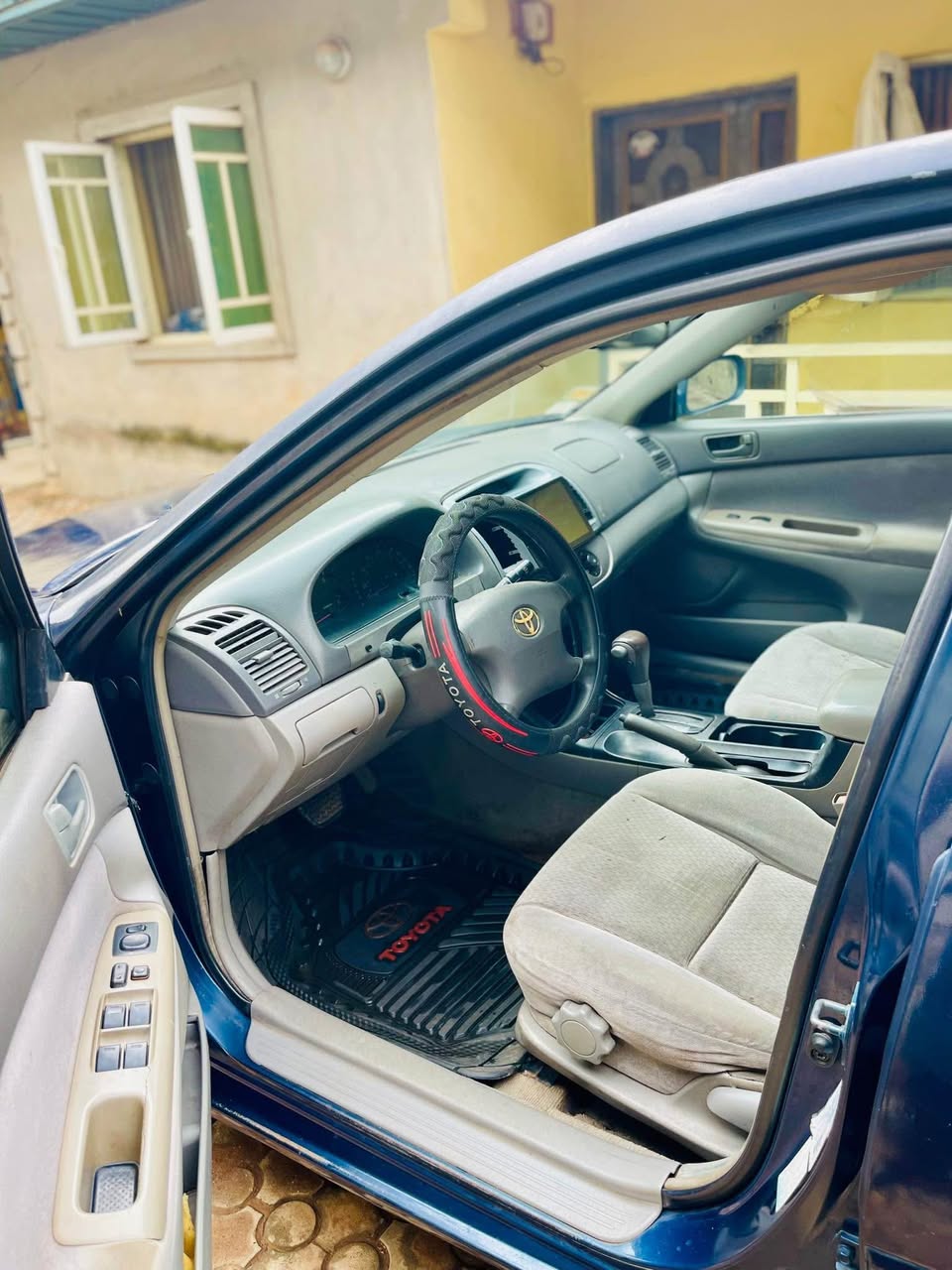 A picture of Toyota Camry 03