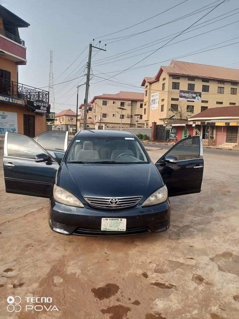 A picture of 2004 Toyota camry