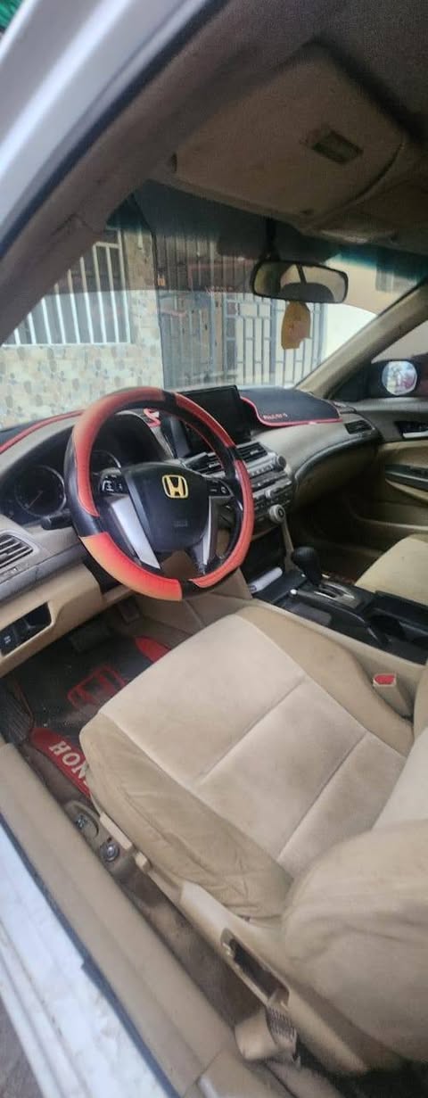 A picture of distress 2008 Honda accord 4plugs with untampered engine gear going