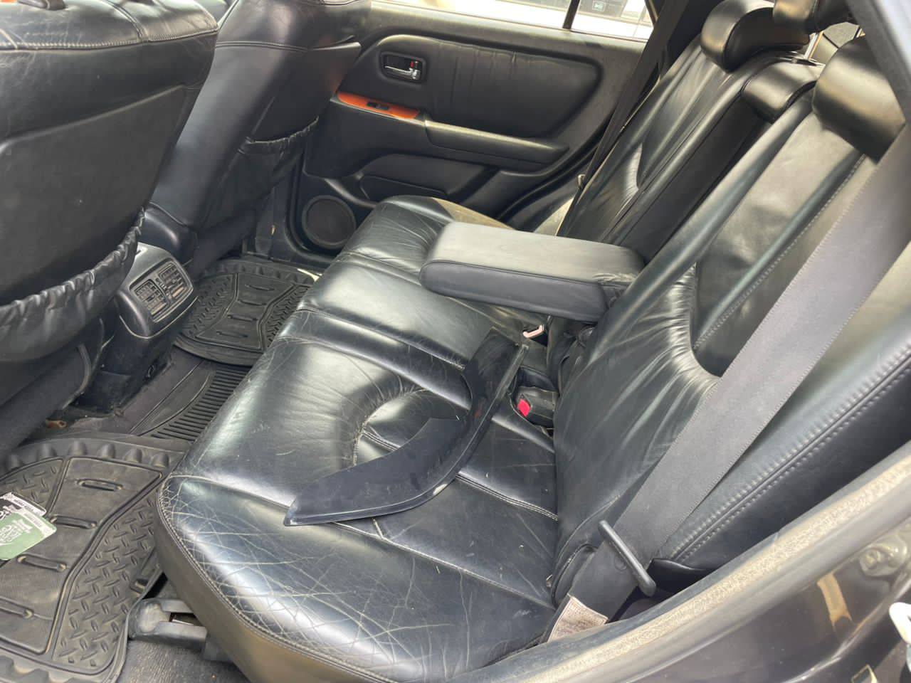 A picture of Lexus RX300 2000