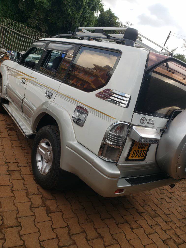 A picture of TX Land Cruiser UBF series 2001 model Diesel 1KZ engine