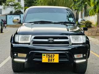 A picture of Toyota Hilux sulf Mwanza Million 9 8 Engine safi Gear
