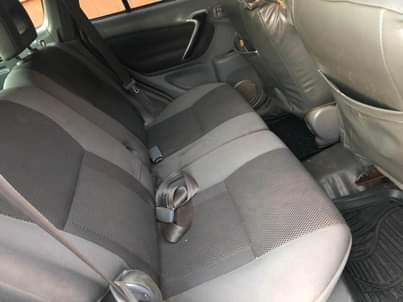 A picture of Toyota RAV4 2004
