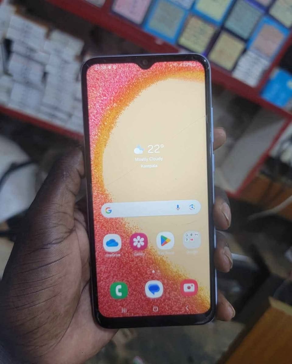 A picture of SAMSUNG A04E 32GB CLEAN SALE AT 220000