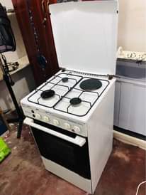 A picture of Nauza jiko langu plate 4 bado liko vizuri sana 0699474045