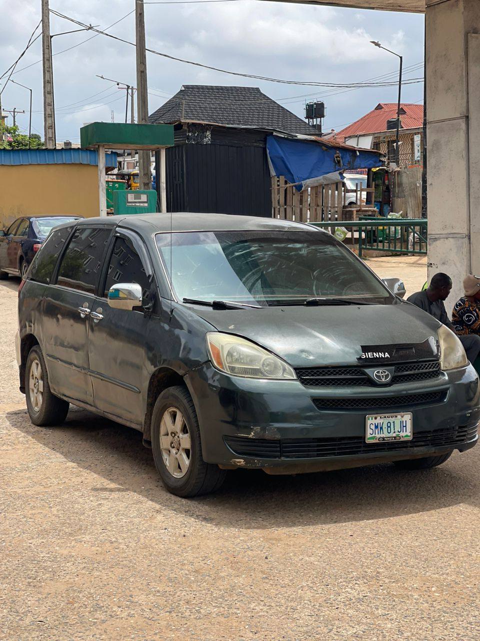 A picture of Toyota Sienna 05