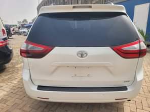 A picture of 2015 Toyota Sienna XLE 7months used registered with duty price