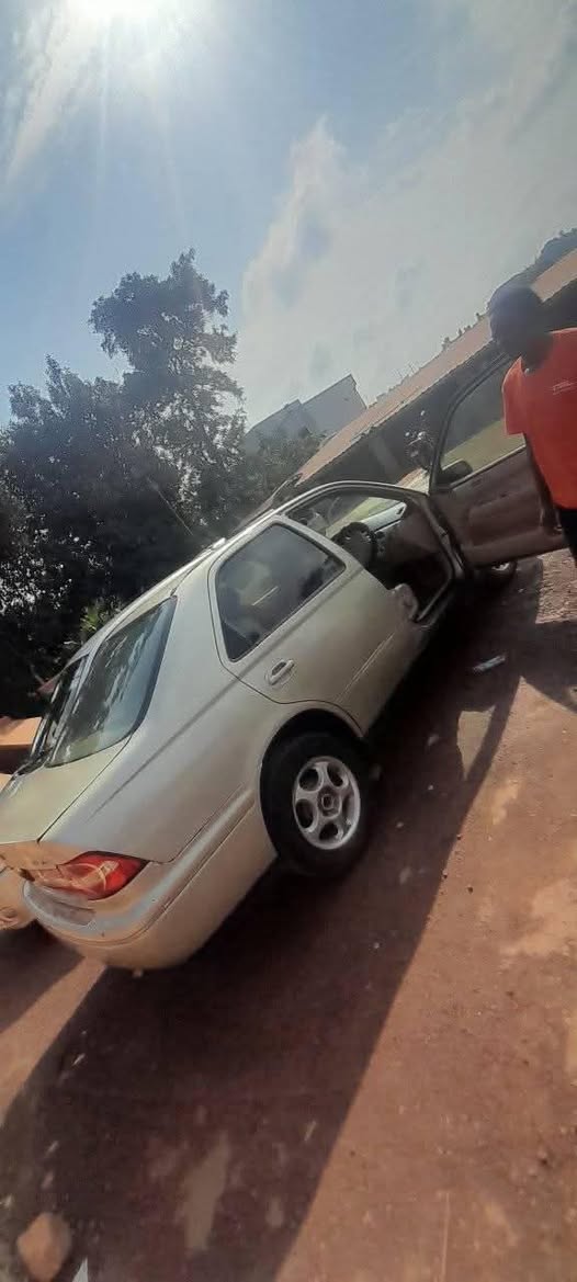A picture of 1999 Toyota vista