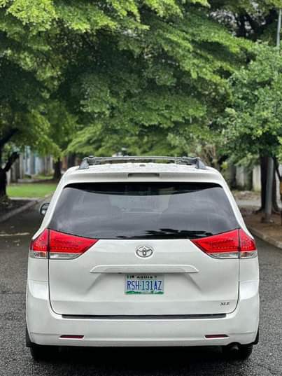 A picture of 2013 Toyota sienna one months register available