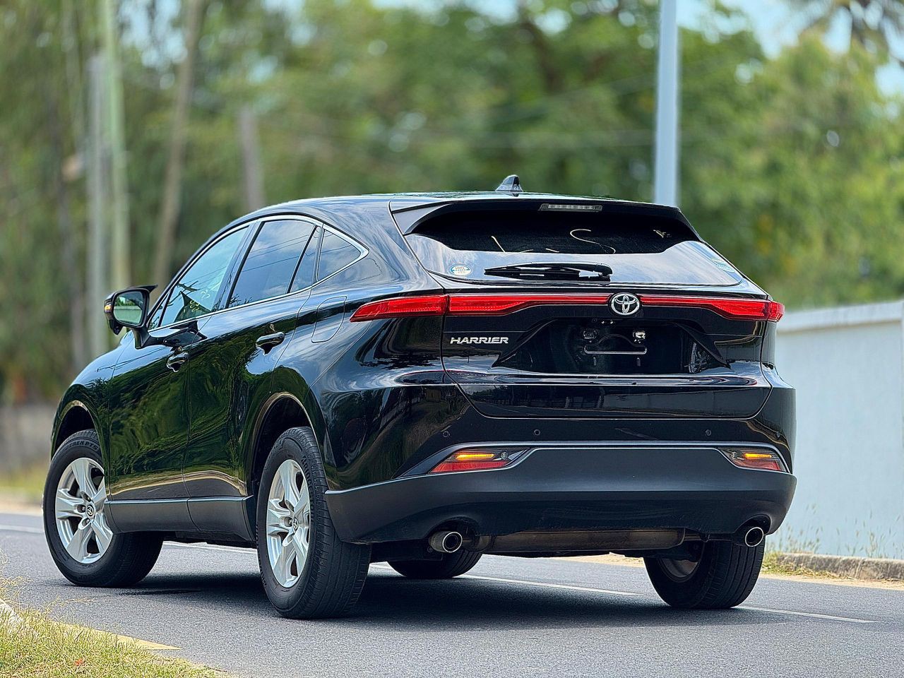 A picture of TOYOTA HARRIER NEW MODEL