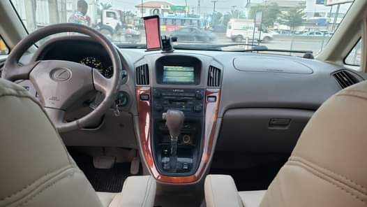 A picture of 2001 model Lexus RX300 Pure first body Tokumbo standard Nothing