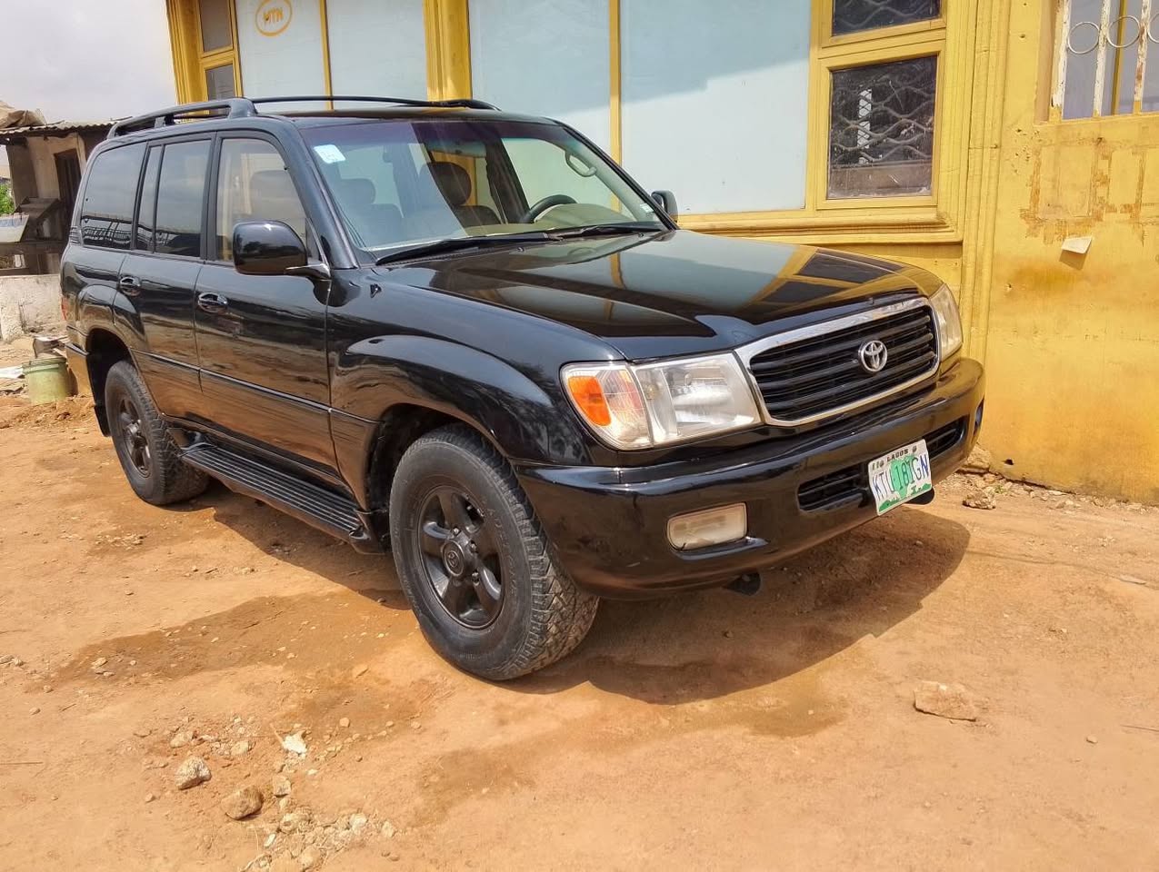A picture of TOYOTA LANDCRUISE 2003