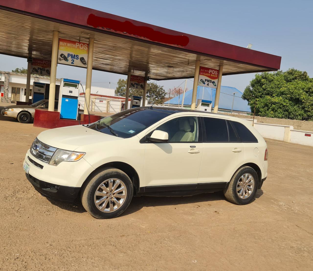 A picture of 08 Ford Edge Distress Deal N3 9m last price Abuja
