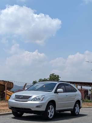 A picture of LEXUS RX330