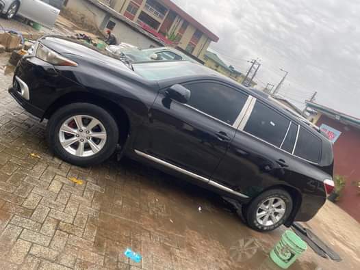 A picture of 2013 used Toyota Highlander selling for 11 5m Last Akute