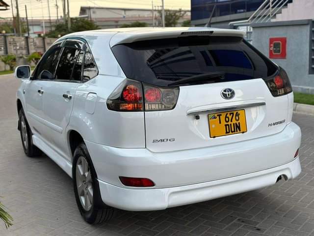 A picture of Toyota harrier new model 2004