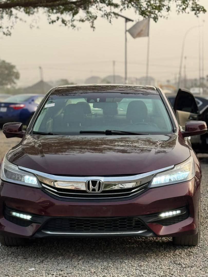 A picture of Honda accord 2016