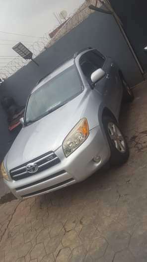 A picture of Toyota Rav4 v6 2006 used work fine and clear serious