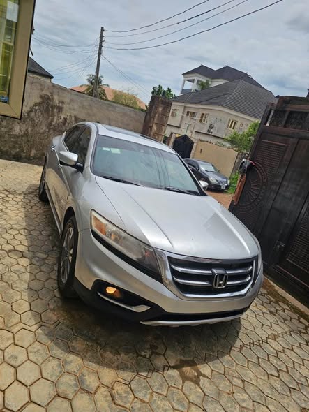 A picture of Prestine Clean Honda Crosstour 2014 Model Thumb Start Partially first