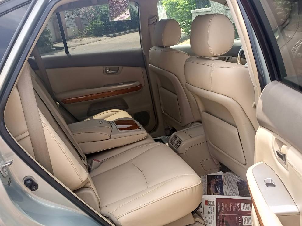 A picture of 2005 Direct Belgium Lexus RX330