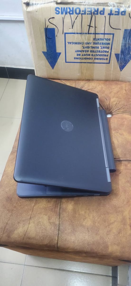 A picture of Dell latitude E5440 Hdd 320Gb Ram 8Gb TOUCH SCREEN processor