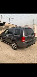 A picture of Honda pilot 2012