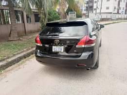 A picture of Toyota Venza 2010 model 4plugs In perfect condition 6 9million