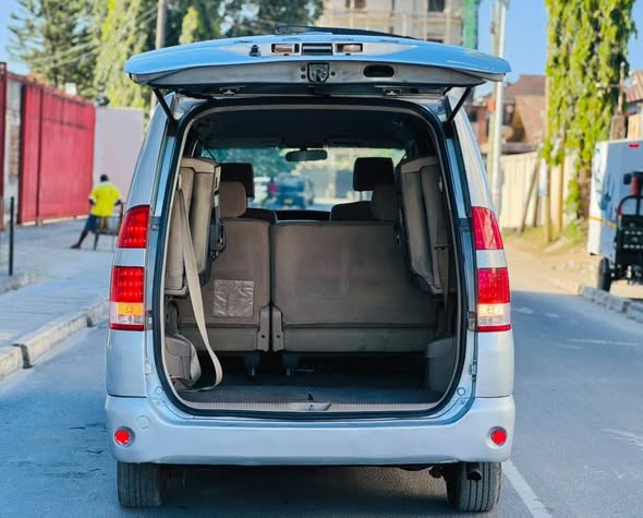 A picture of TOYOTA NOAH