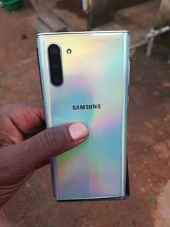 A picture of Note 10 256gb 12gbram