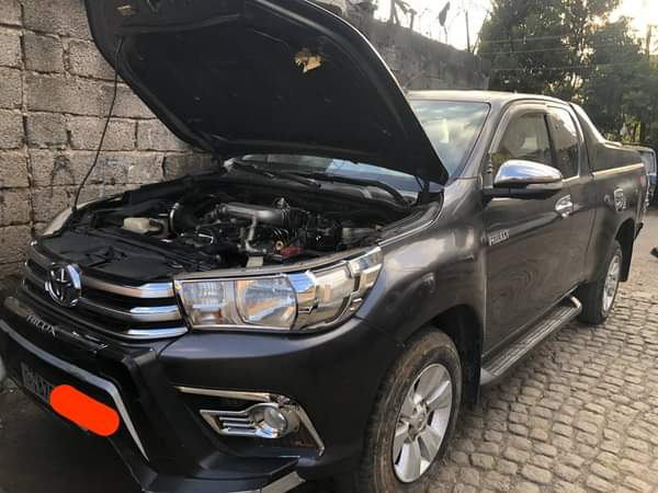 used toyota hilux
