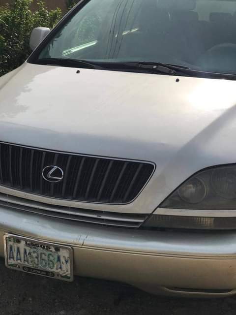 A picture of Lexus 300