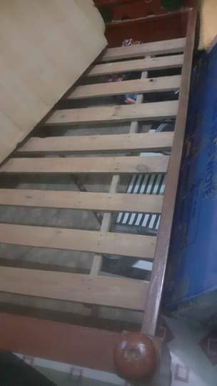 A picture of kutanda na godoro elfu 80 . sofa elfu 70 treyi