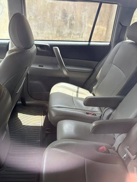 A picture of Toyota Highlander 2013