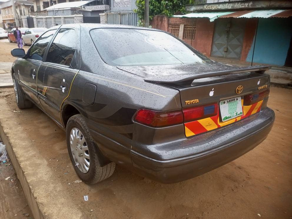 A picture of 2000 camry