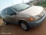 A picture of 1999 Toyota sienna