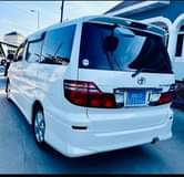 A picture of Toyota alphard chases
