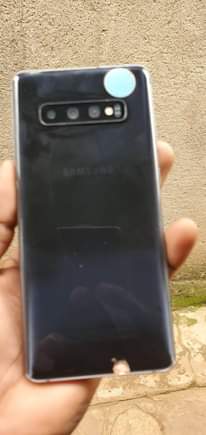A picture of Samsung galaxy s10 480k 